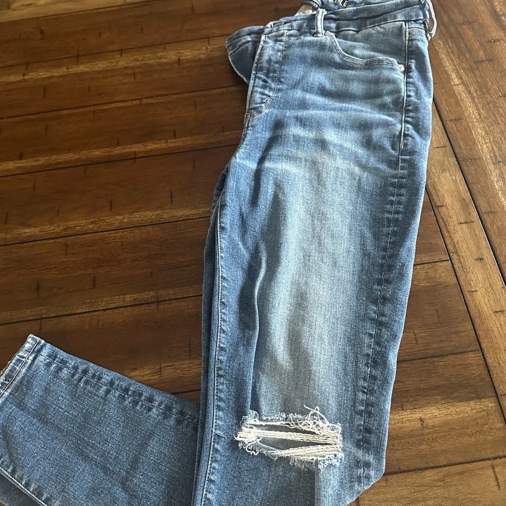 American Eagle Outfitters Light Blue Distressed Boyfriend Jeans